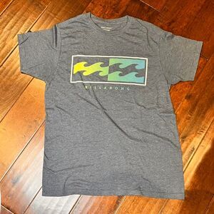 Billabong Men's Grey and Blue T-shirt Size M